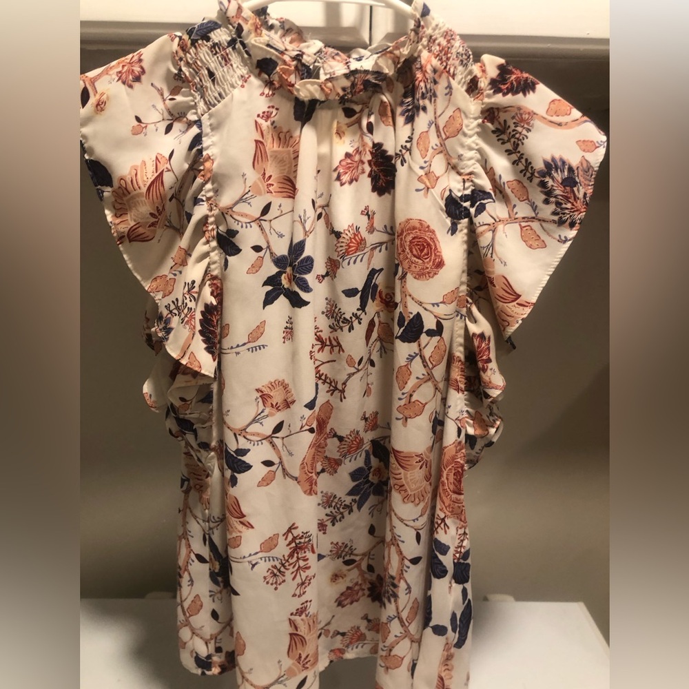 Ladies blouse by Joie, feminine flutter sleeves, size S